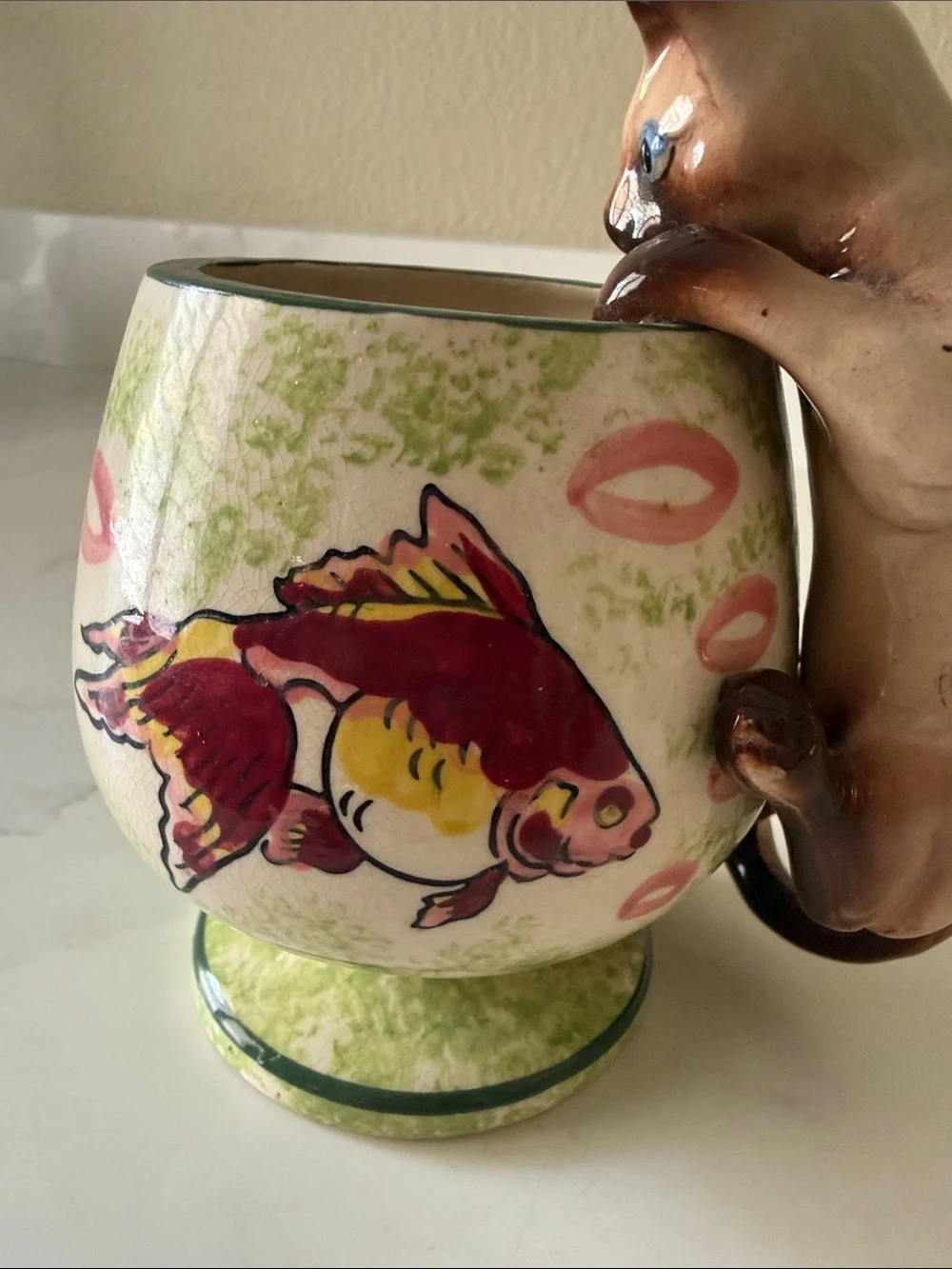 Vintage Siamese Cat on Cup